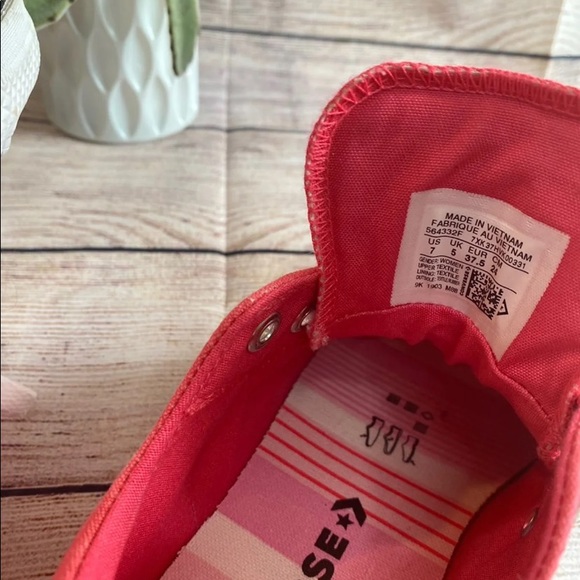 Converse - Picture 2 of 3